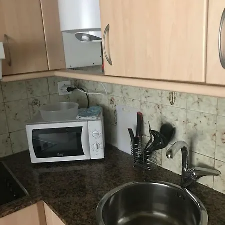At Center Only 3 Min To * Салоу